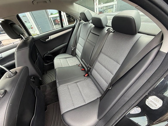 Mercedes-Benz C220 10 of 15