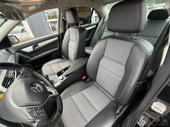 Mercedes-Benz C220 9 of 15