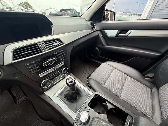 Mercedes-Benz C220 15 of 15
