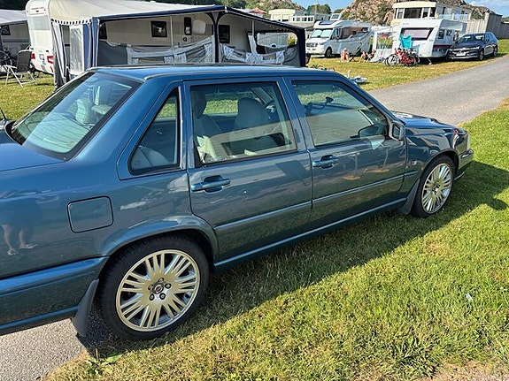 Volvo S70 2 of 5