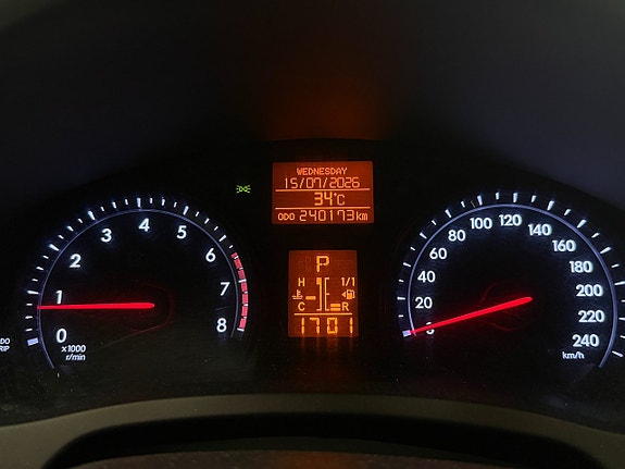 Toyota Avensis 9 of 16