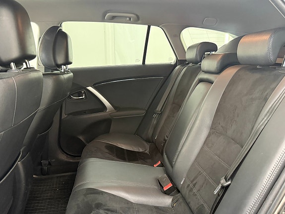 Toyota Avensis 8 of 16