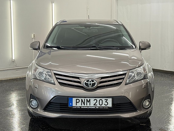 Toyota Avensis 2 of 16
