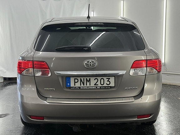 Toyota Avensis 4 of 16