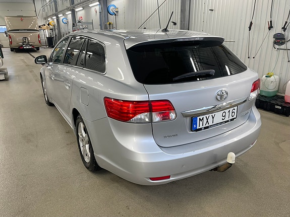 Toyota Avensis 4 of 5