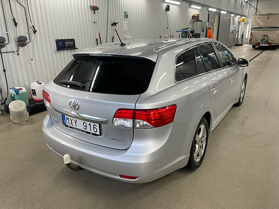 Toyota Avensis 3 of 5