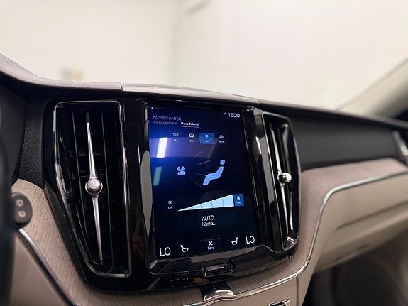 Volvo XC60 14 of 30