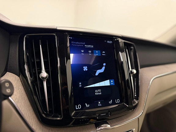 Volvo XC60 13 of 30
