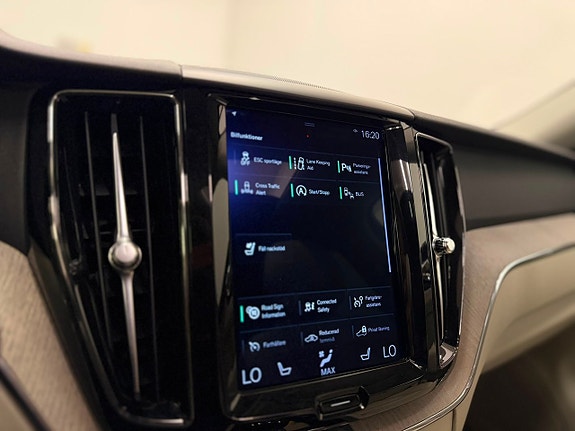 Volvo XC60 12 of 30