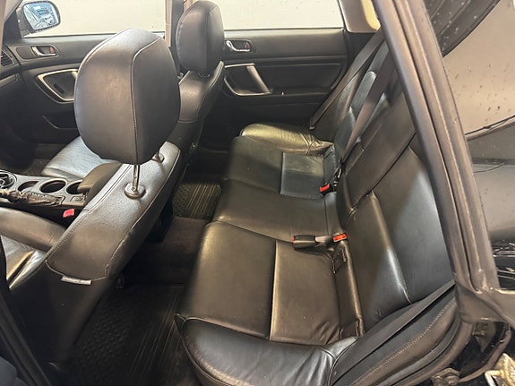 Subaru Outback 9 of 15