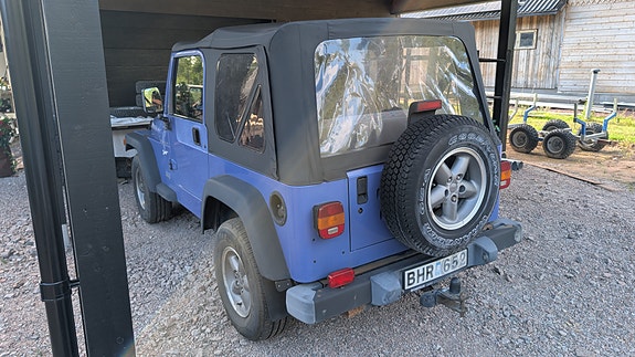 Jeep Wrangler 4 of 16