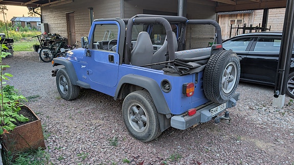 Jeep Wrangler 3 of 16