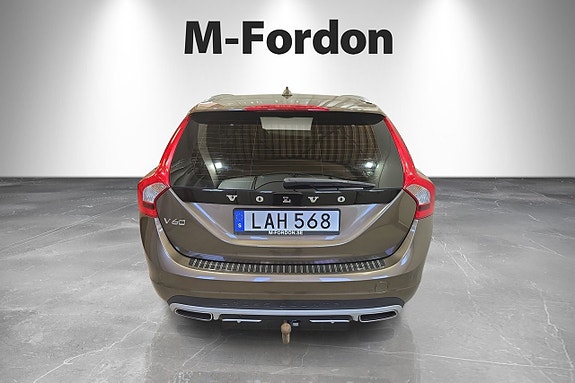 Volvo V60 Cross Country 4 of 5