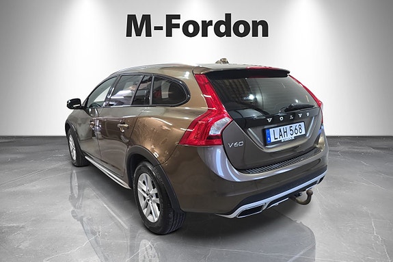 Volvo V60 Cross Country 3 of 5