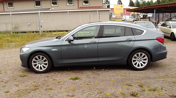 BMW 530d 2 of 5