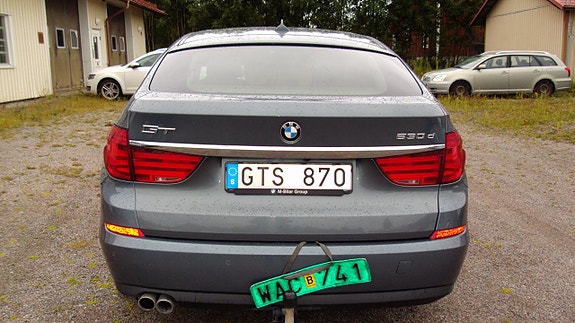 BMW 530d 4 of 5