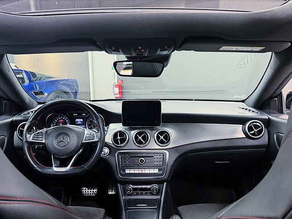 Mercedes-Benz CLA200 3 of 5