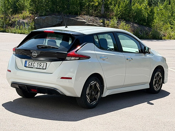 Nissan Leaf 4 of 5