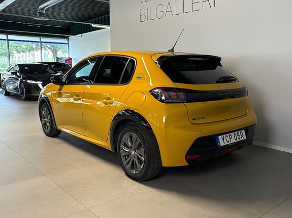 Peugeot e-208 4 of 5