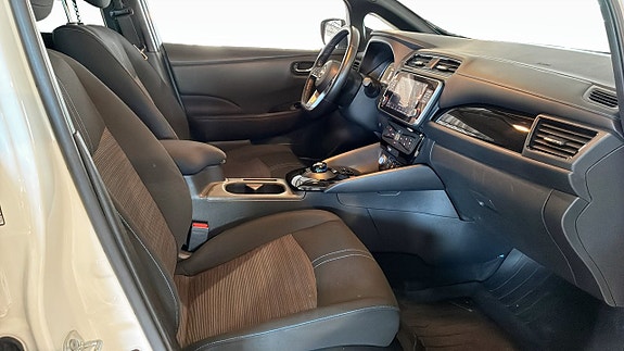 Nissan Leaf 3 of 5