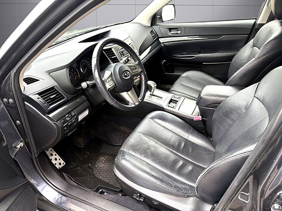Subaru Legacy 10 of 16