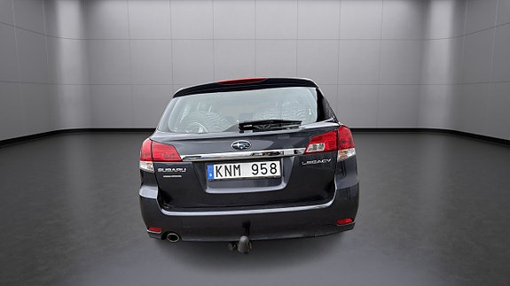 Subaru Legacy 6 of 16