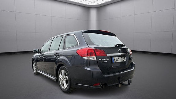 Subaru Legacy 7 of 16