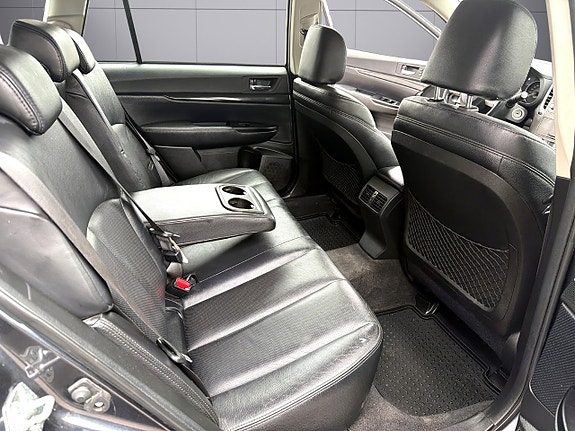 Subaru Legacy 14 of 16