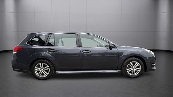 Subaru Legacy 3 of 5