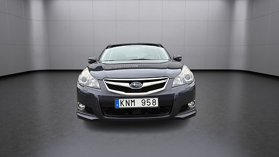 Subaru Legacy 8 of 16