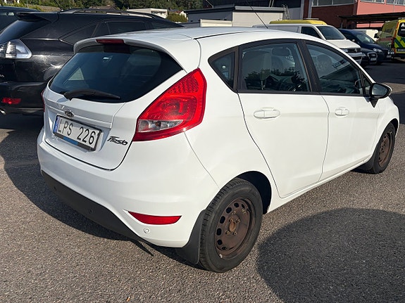 Ford Fiesta 3 of 5