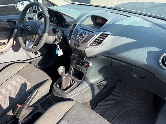 Ford Fiesta 4 of 5