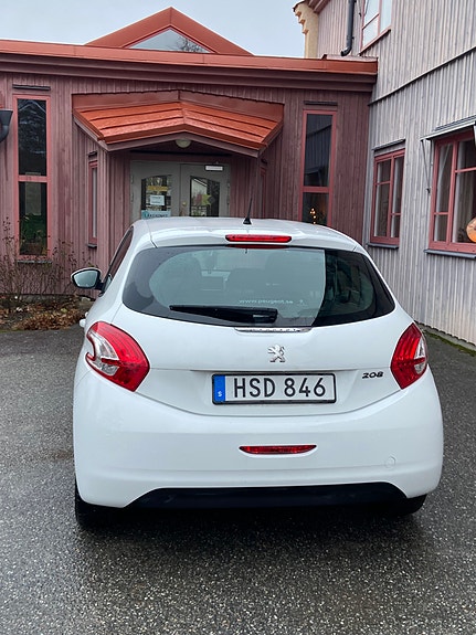 Peugeot 208 4 of 5
