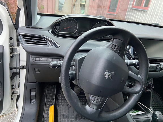 Peugeot 208 11 of 11