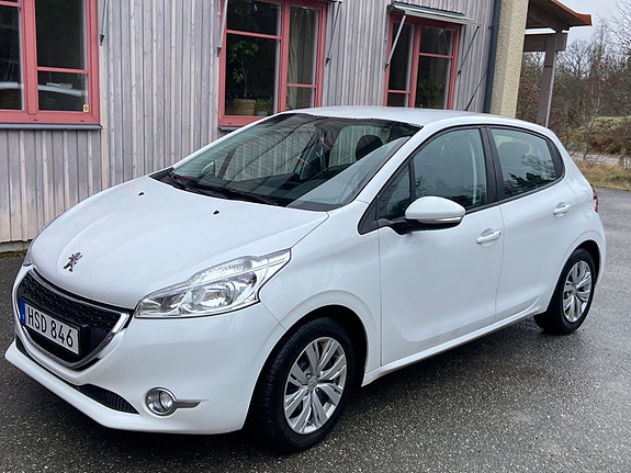 Peugeot 208 3 of 5