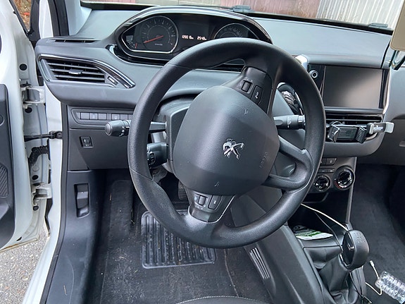 Peugeot 208 9 of 11