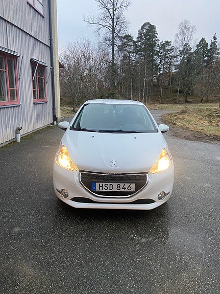 Peugeot 208 8 of 11