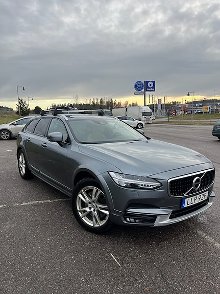 Volvo V90 Cross Country 2 of 3
