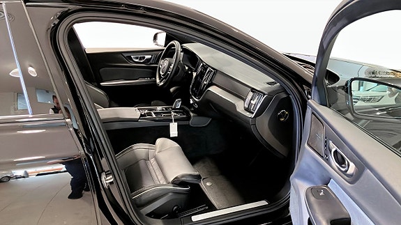 Volvo S60 3 of 5