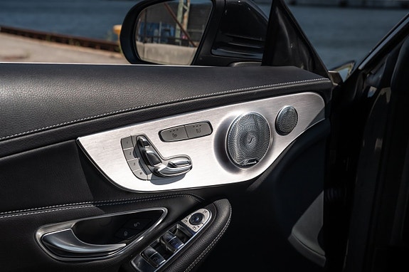 Mercedes-Benz C300 25 of 30