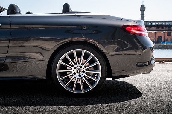 Mercedes-Benz C300 18 of 30