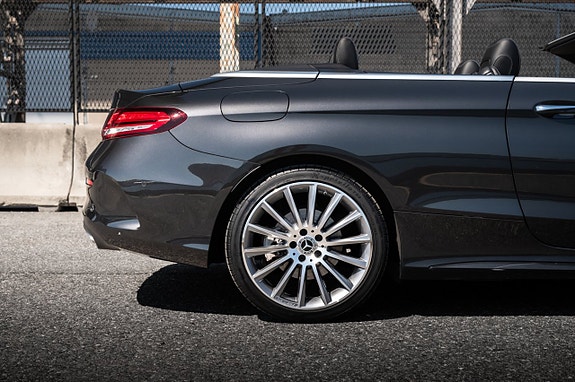 Mercedes-Benz C300 7 of 30
