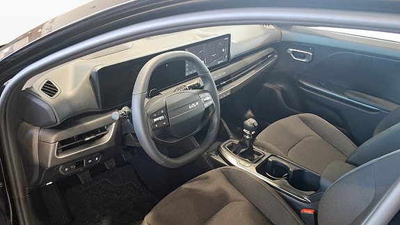 Kia K4 9 of 12