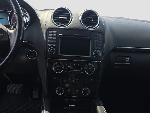 Mercedes-Benz GL350 15 of 22