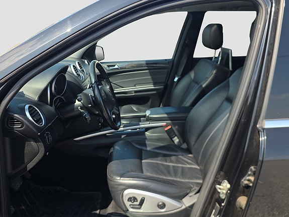 Mercedes-Benz GL350 9 of 22