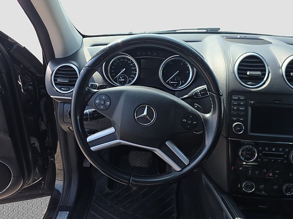 Mercedes-Benz GL350 10 of 22