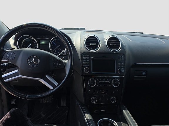 Mercedes-Benz GL350 13 of 22