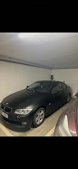 BMW 320d 2 of 4