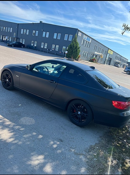 BMW 320d 3 of 4