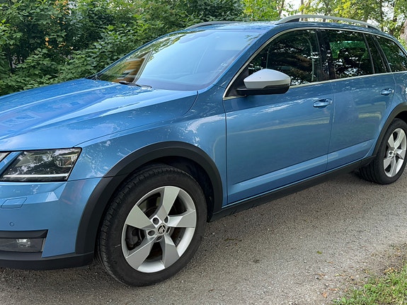 Skoda Octavia Scout 5 of 15